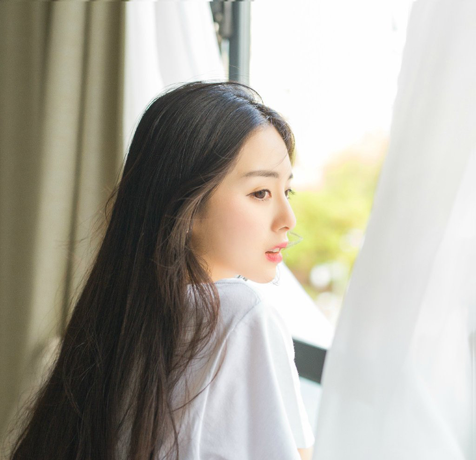 “若但以军略而论，士元胜我多矣。”诸葛亮苦笑着摇头道。